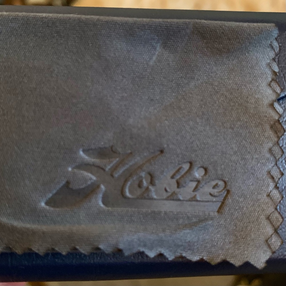 Hobie Collapsible Triangle Eyeglass Case & Cloth - Picture 13 of 13